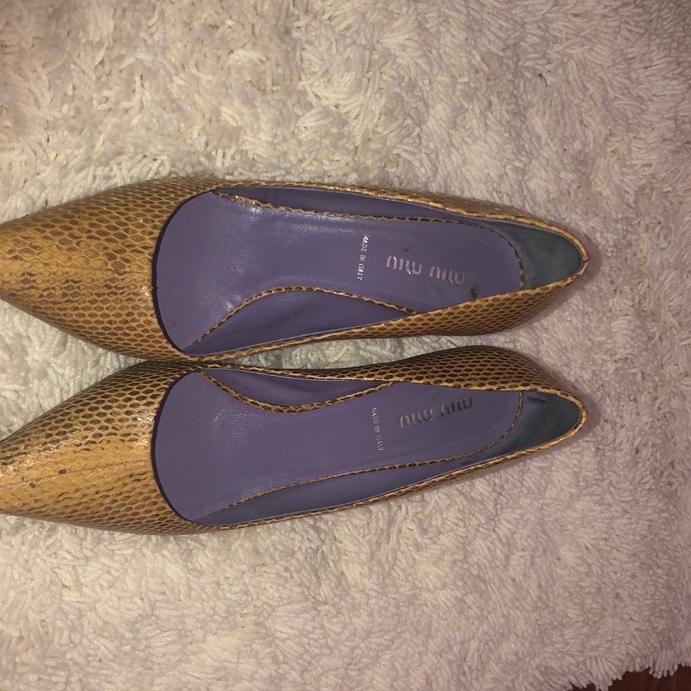 Vintage hardly worn Miu Miu snake skin pumps